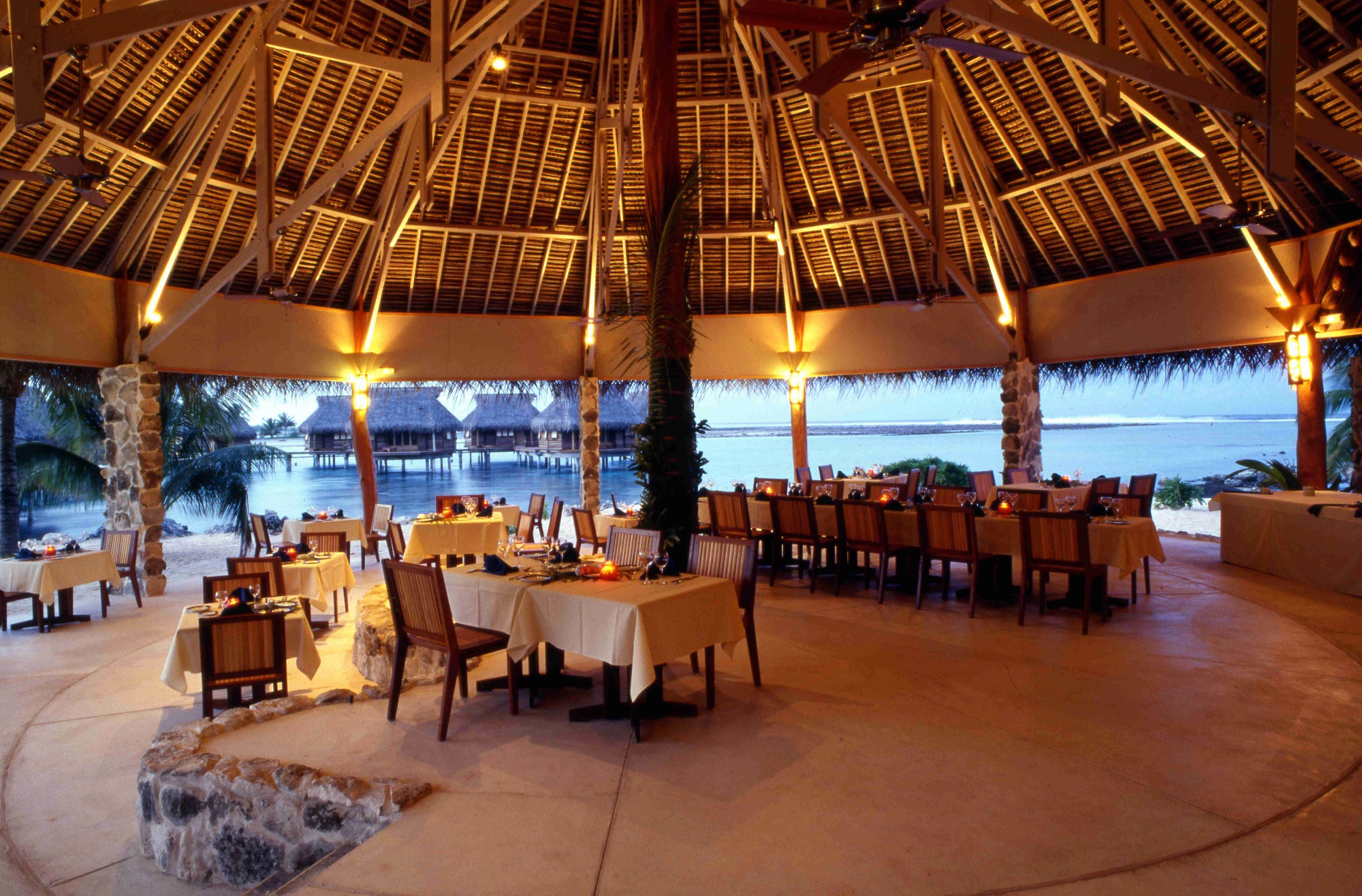 https://tahititourisme.ch/wp-content/uploads/2021/10/Tikehau-Pearl-Beach-Resort-Restaurant-Pohero-Copie.jpg